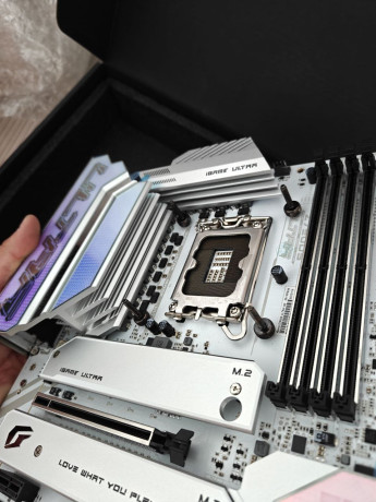 z790-colorful-wifi-ddr5-big-1