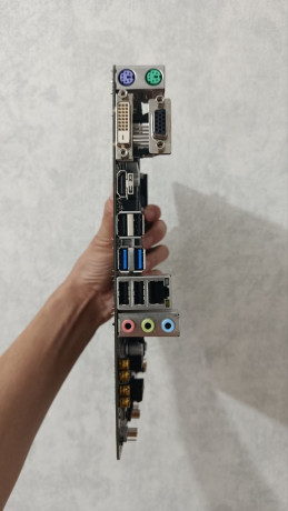 b-560m-colorful-lga-1200-3-stuki-big-3