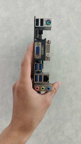 b-560m-colorful-lga-1200-3-stuki-big-1