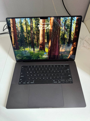 macbook-pro-m3-pro-16-diuimov-v-idealnom-sostoianii-big-1