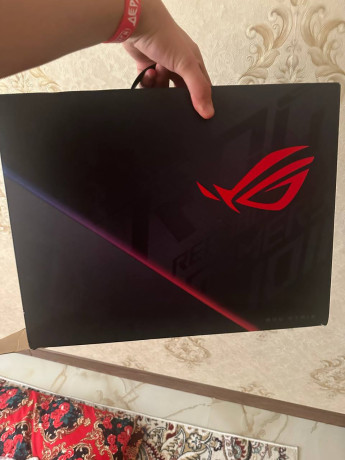 prodam-asus-so-slomannym-ekranom-big-1