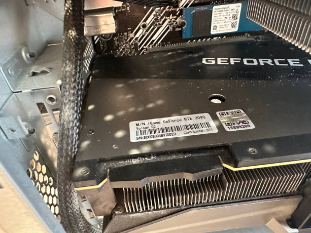 prodam-rtx-3090-igame-vulcan-oc-big-3