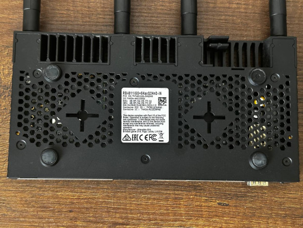 prodam-moshhnyi-router-mikrotik-rb4011igs5hacq2hnd-in-big-1