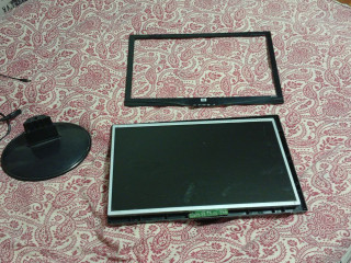 prodam-monitor-hp-21-diagonal-nedavno-stol-razvalilsia-otosla-matrica-s-korpusa-podkliucal-signal
