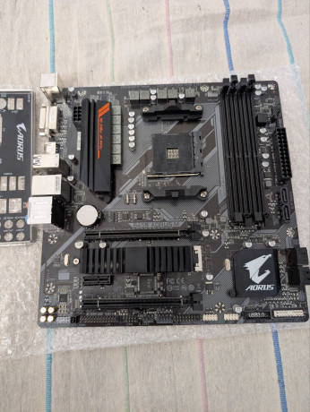 gigabyte-b450-aorus-m-matx-format-s-zagluskoi-big-0