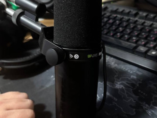 prodam-mikrofon-shure-sm7db
