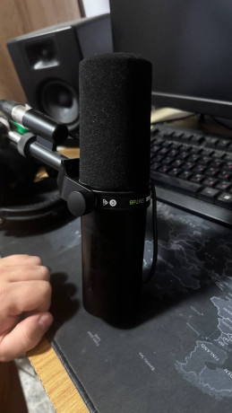 prodam-mikrofon-shure-sm7db-big-0