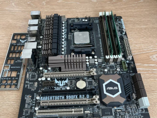 materinskaia-plata-asus-sabertooth-990fx-r20-am3-topovaia-seriia-tuf-otlicnoe-sostoianie
