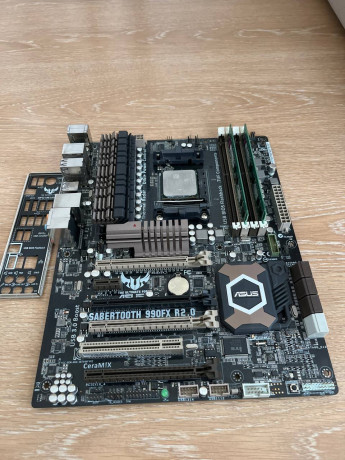 materinskaia-plata-asus-sabertooth-990fx-r20-am3-topovaia-seriia-tuf-otlicnoe-sostoianie-big-0