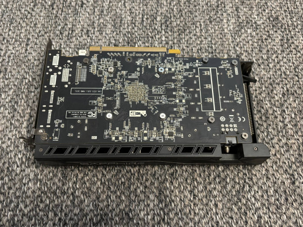 videokartu-sapphire-rx-570-4gb-big-2