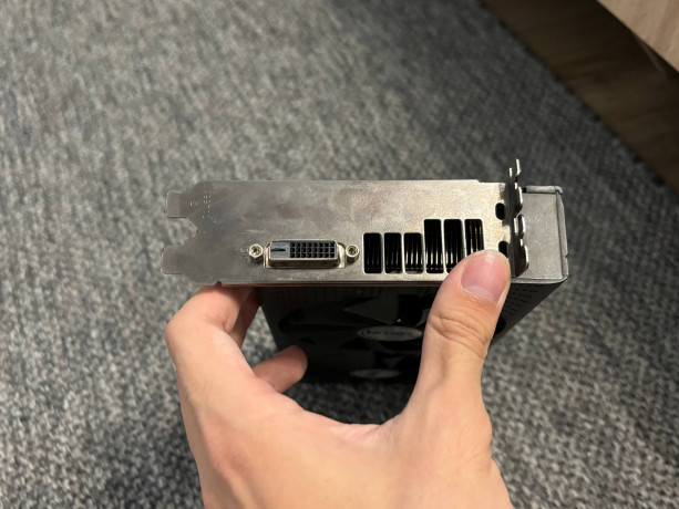 videokartu-sapphire-rx-570-4gb-big-3