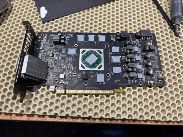 videokartu-sapphire-rx-570-4gb-big-4