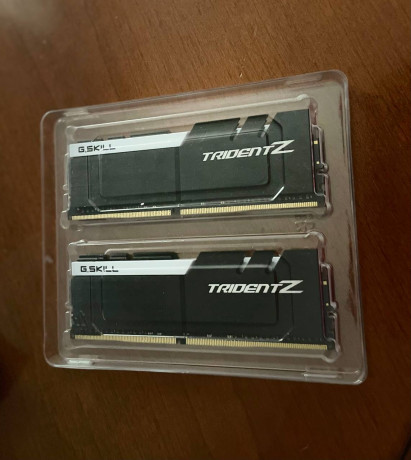 prodaiu-operativnuiu-pamiat-gskill-trident-z-32gb-216gb-ddr4-3200mhz-f4-3200c16d-32gtzkw-big-0