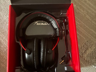 hyperx-cloud-ii-slomano-kreplenie-pravogo-uxa-otsutstvuet-vstroennaia-zvukovaia-karta-polnostiu-rab