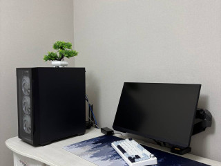 sistemnyi-blok-monitor-s-kronsteinom-klaviatura-aula-f75