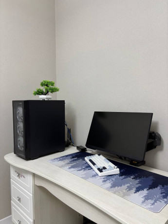sistemnyi-blok-monitor-s-kronsteinom-klaviatura-aula-f75-big-0