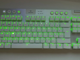 prodam-logitech-g915-tkl-koricnevye-svitci-25k