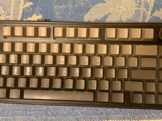 aula-f75-s-gravirovkoi-13k