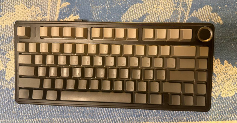 aula-f75-s-gravirovkoi-13k-big-0