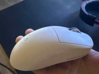 mysku-logitech-gpro-superlight-2-myske-pol-goda-v-idealnom-sostoianii-polnyi-komplekt