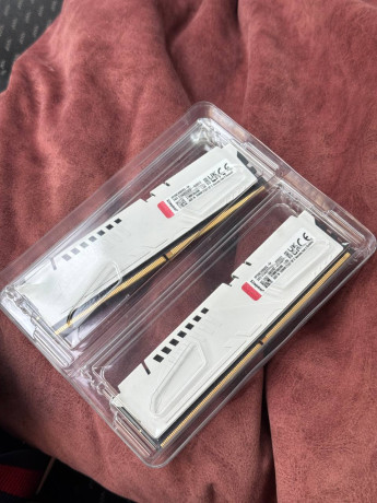 belye-ozu-kingston-ddr5-32x2-5600mhz-big-0