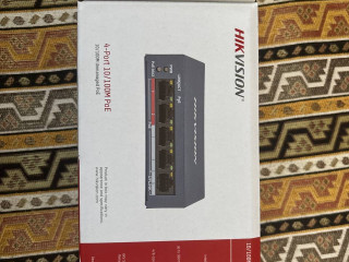 novyi-hikvision-ds-3e0105p-emb-kommutator-4-portovyi-neupravliaemyi-poe
