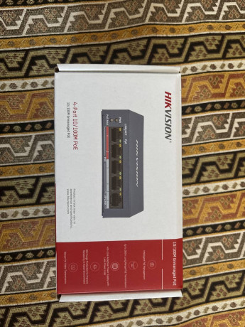 novyi-hikvision-ds-3e0105p-emb-kommutator-4-portovyi-neupravliaemyi-poe-big-0
