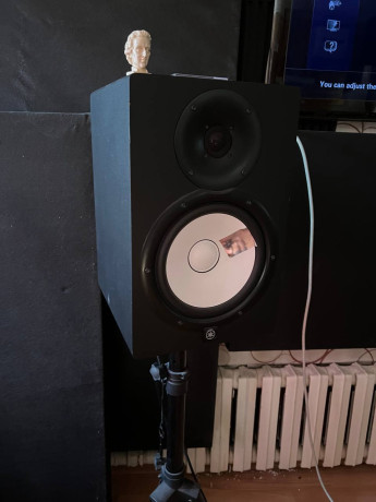 prodaiu-komplekt-studiinyx-monitorov-yamaha-hs8-big-1