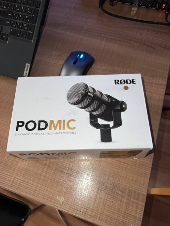 prodaiu-mikrofon-rode-podmic-iz-za-nenadobnosti-polzovalsia-paru-raz-vse-rabotaet-stoit-na-studii-big-1