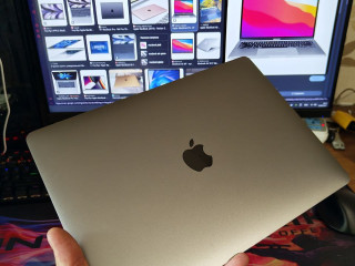 mackbook-air-13-256gb-2018-v-idealnom-sostoianii-cena-140k-srocno