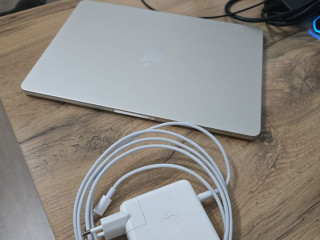 v-prodaze-macbook-air-m2-2022g