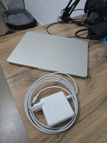 v-prodaze-macbook-air-m2-2022g-big-0