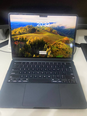 prodam-macbook-air-m3-8512-big-0