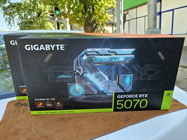 videokarty-rtx-5070-12gb-big-3