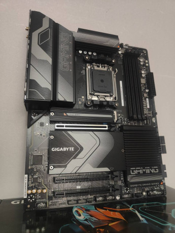 obmeniaiu-svoiu-top-platu-x670-gaming-x-ax-na-m-atx-platu-am5-big-0