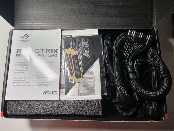 blok-pitaniia-asus-rog-strix-1000watt-80-plus-gold-big-1
