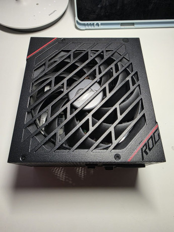 blok-pitaniia-asus-rog-strix-1000watt-80-plus-gold-big-2