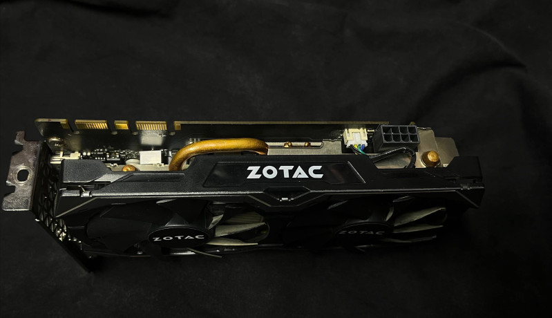 prodaiu-zotac-mini-gtx-1070-big-1