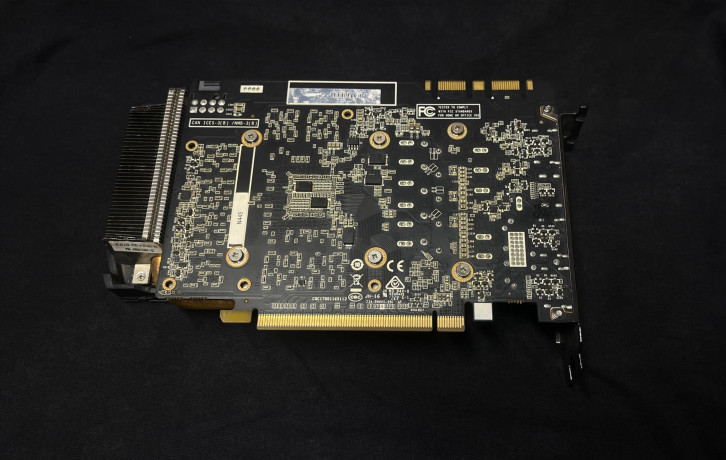 prodaiu-zotac-mini-gtx-1070-big-2