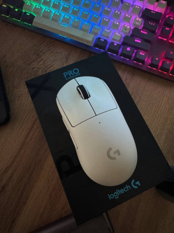 logitech-superlight-big-0
