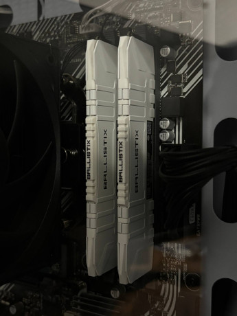 ozu-crucial-ballistix-32gb-cl16-3200mhz-big-0