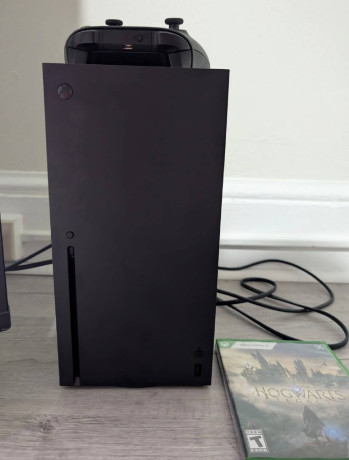 srocno-prodam-xbox-series-x-big-0