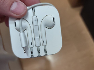 obmeniaiu-air-pods-originalnye-podkliucenie-lightning-meniaiu-na-air-pods-jack-35mm-libo-prodam-za-5000