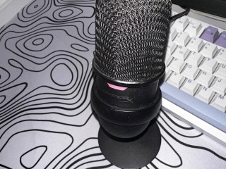 prodam-mikrofon-hyperx-solocast