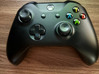 prodam-xbox-one-kontroller-original-pravyi-rt-trigger-inogda-zalipaet-mozno-poprobovat-smazat