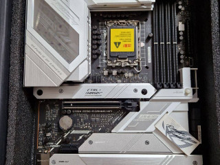 materinskaia-plata-asus-rog-strix-z690-a-gaming-wifi-ddr5