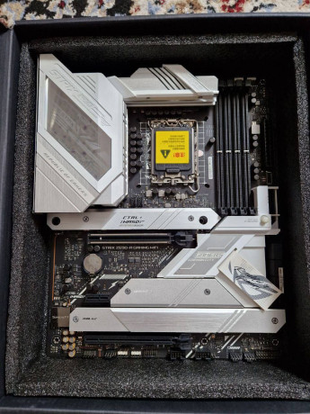 materinskaia-plata-asus-rog-strix-z690-a-gaming-wifi-ddr5-big-0