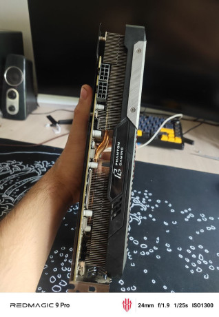 rx-5700xt-asrok-phantom-gaming-big-2