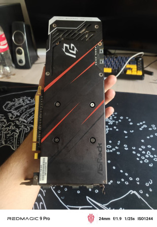 rx-5700xt-asrok-phantom-gaming-big-1