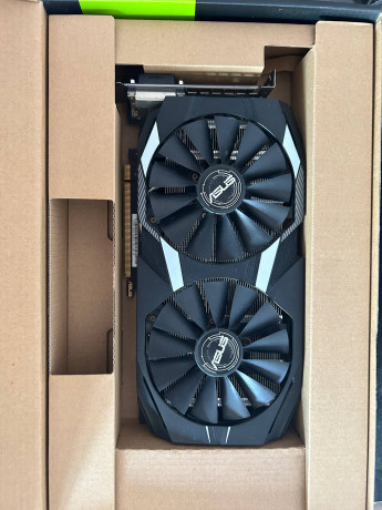videokarta-1050ti-karta-v-xorosem-sostoianii-na-rodnyx-plombax-est-korobka-big-0